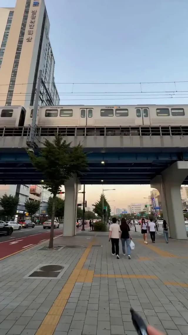 [Magic Pen Street-Magic Vlog · 15 seconds · vertical 9:16]

[Style] Live-Action 